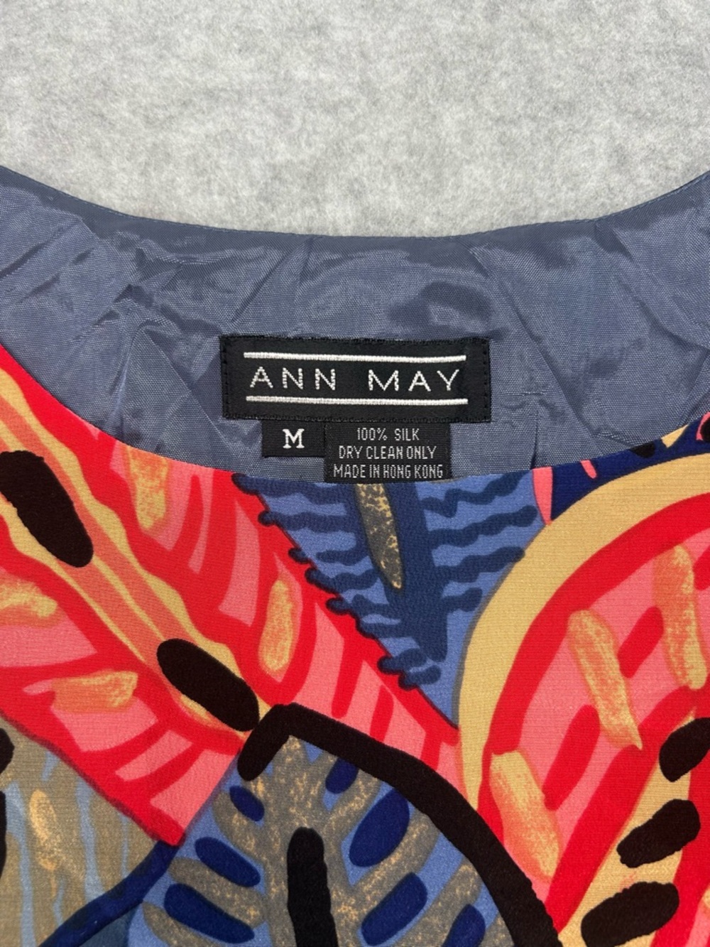 Ann May 💯 silk Vibrant Navy Floral-Print Tank Top - Picture 3 of 7